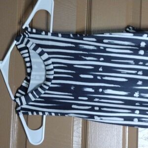 4@30.00 or 20.00 Ladies 𝅺Cute Sleeveless Dress